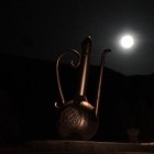 , گلاب‌دان و ماه