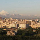 , قله دماوند در پس برج میلاد